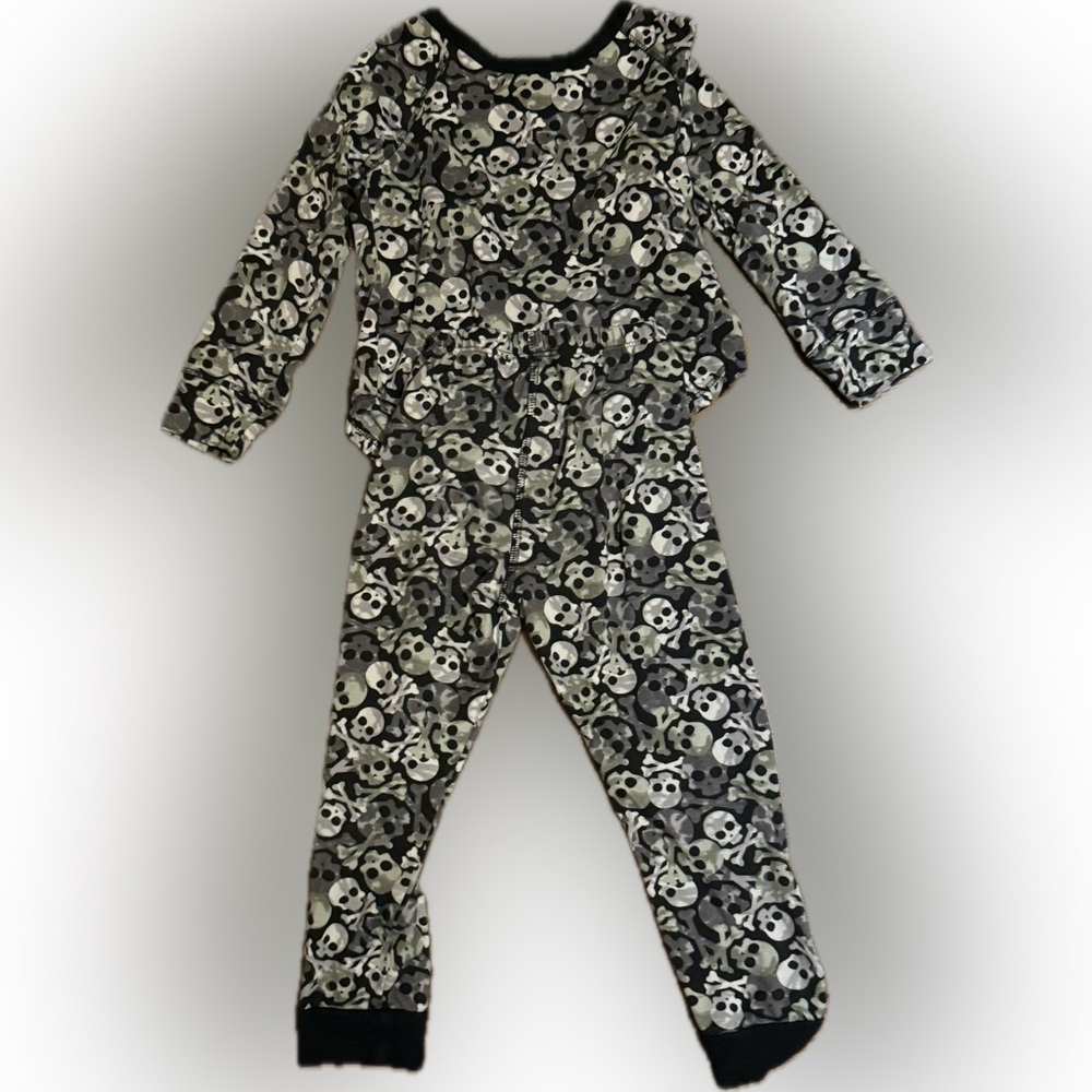 Pixie lane boys skull pajamas in size 2/3 in great condition